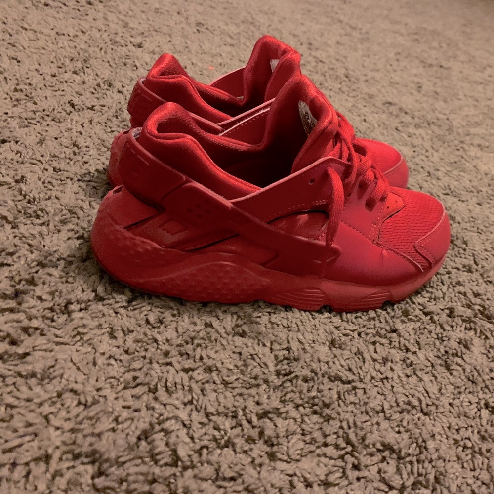 Nike huaraches big kids size 5